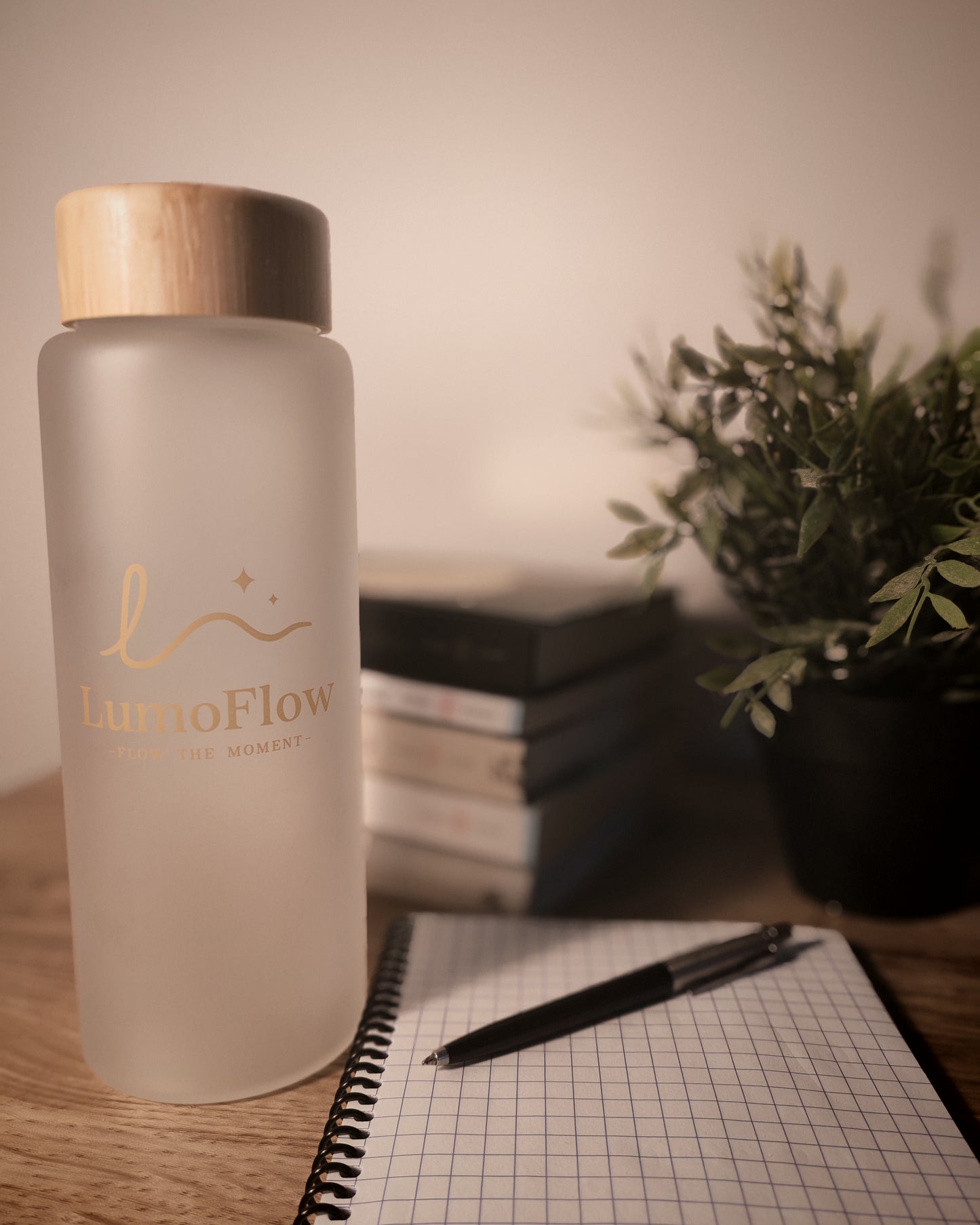 LumoFlow – Lasinen Juomapullo (Frosted)